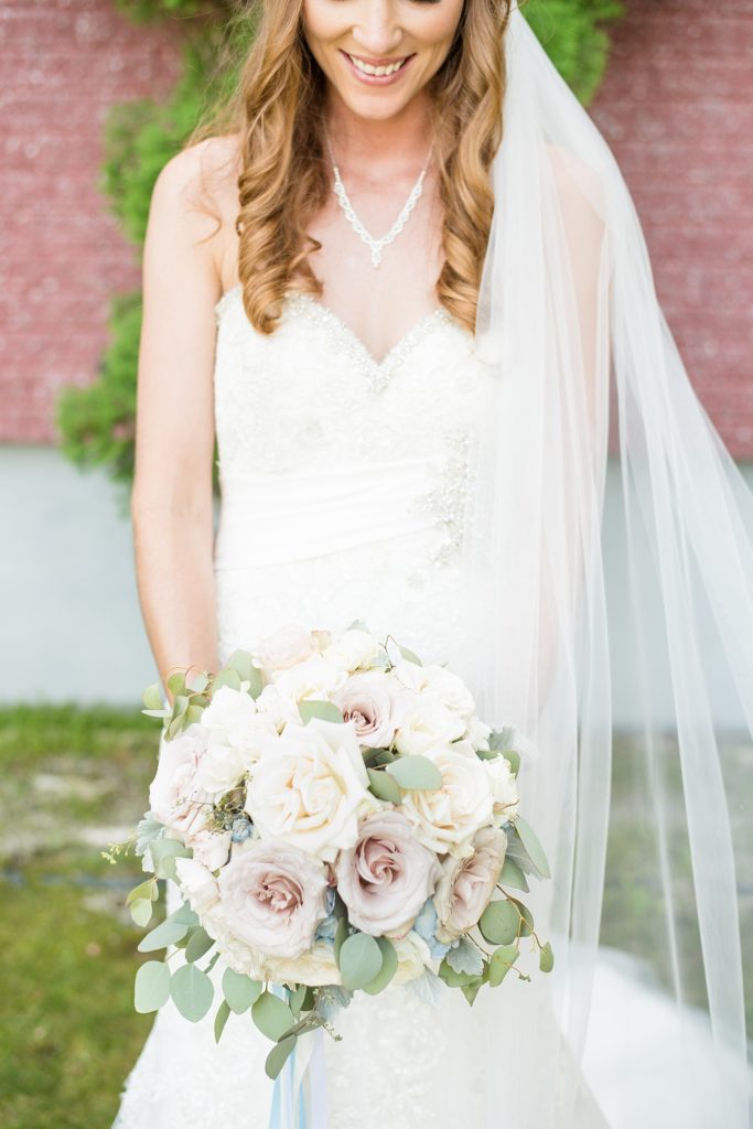  Bride and her soft romantic bouquet