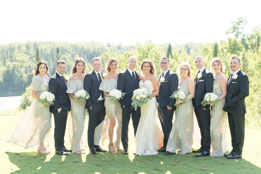 Bride and groom posing with their bridal party