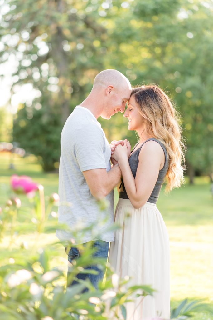 Dreamy sunny summer engagement session at Vickers Park